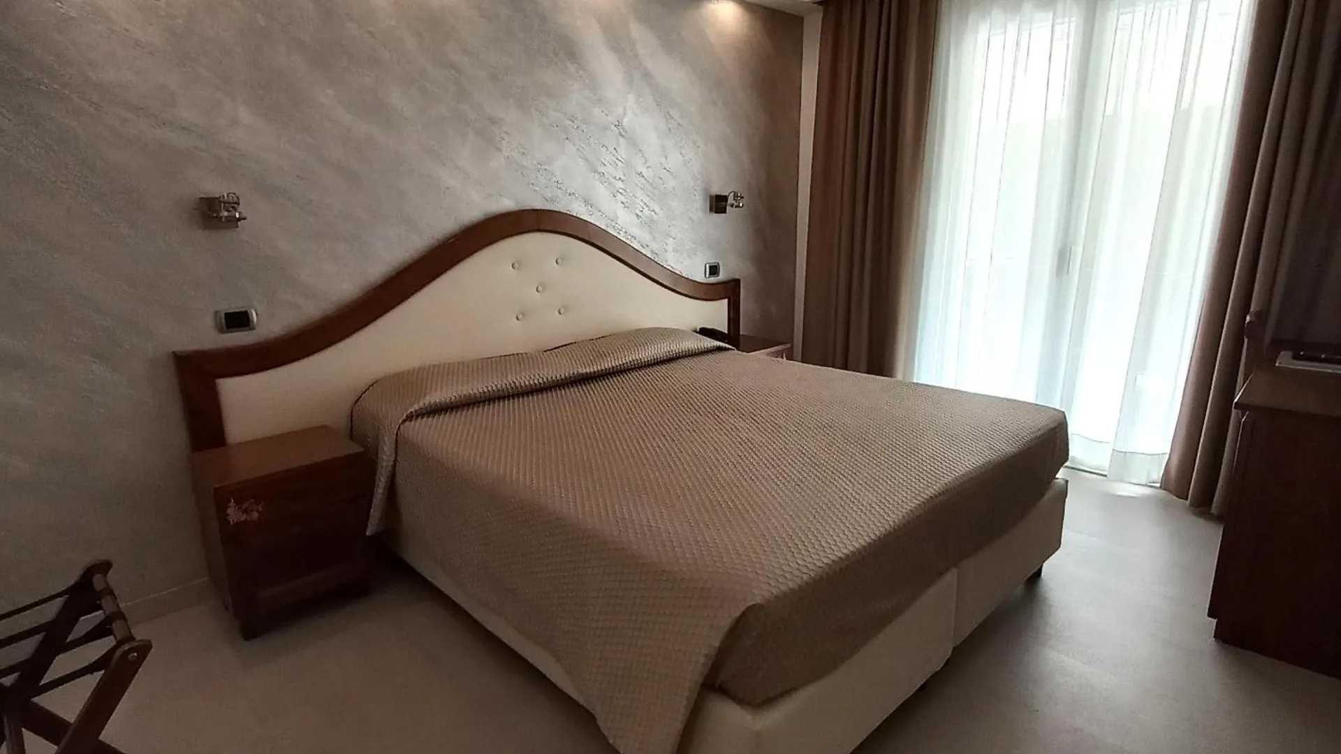 Hotel Nicoletta サンタ・マリア・ナヴァーリス
